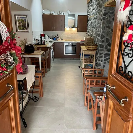 בית נופש The Old Coffeehouse קאלופאנאיוטיס