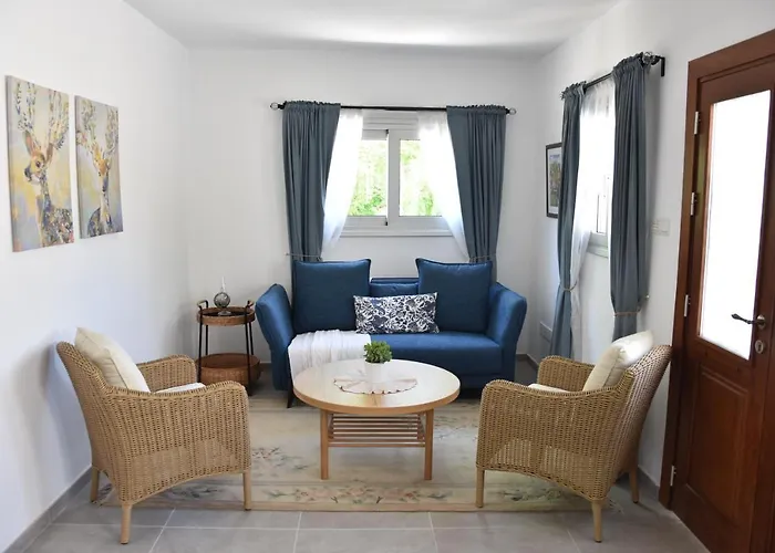 The Old Coffeehouse * カロパナイオティス