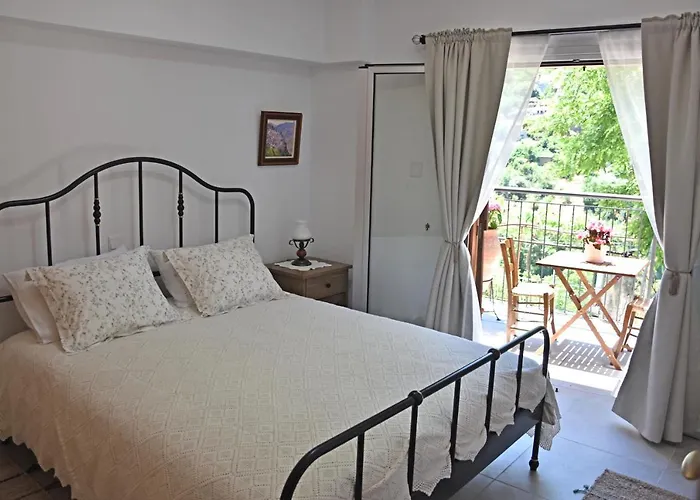 別荘 The Old Coffeehouse カロパナイオティス