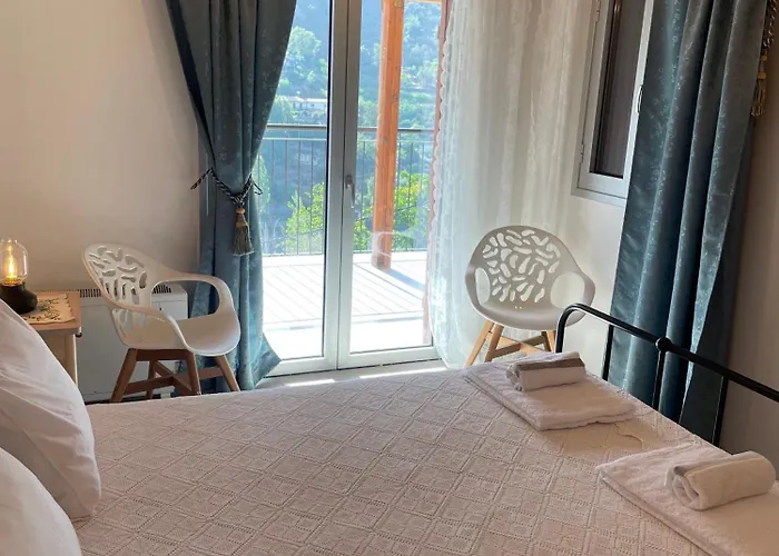 The Old Coffeehouse * カロパナイオティス